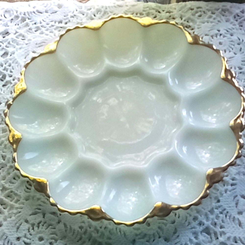 Vintage Anchor Hocking deviled eggs and relish dish. New condition.